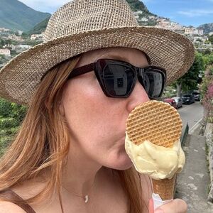 Meet your Posher, Jenny